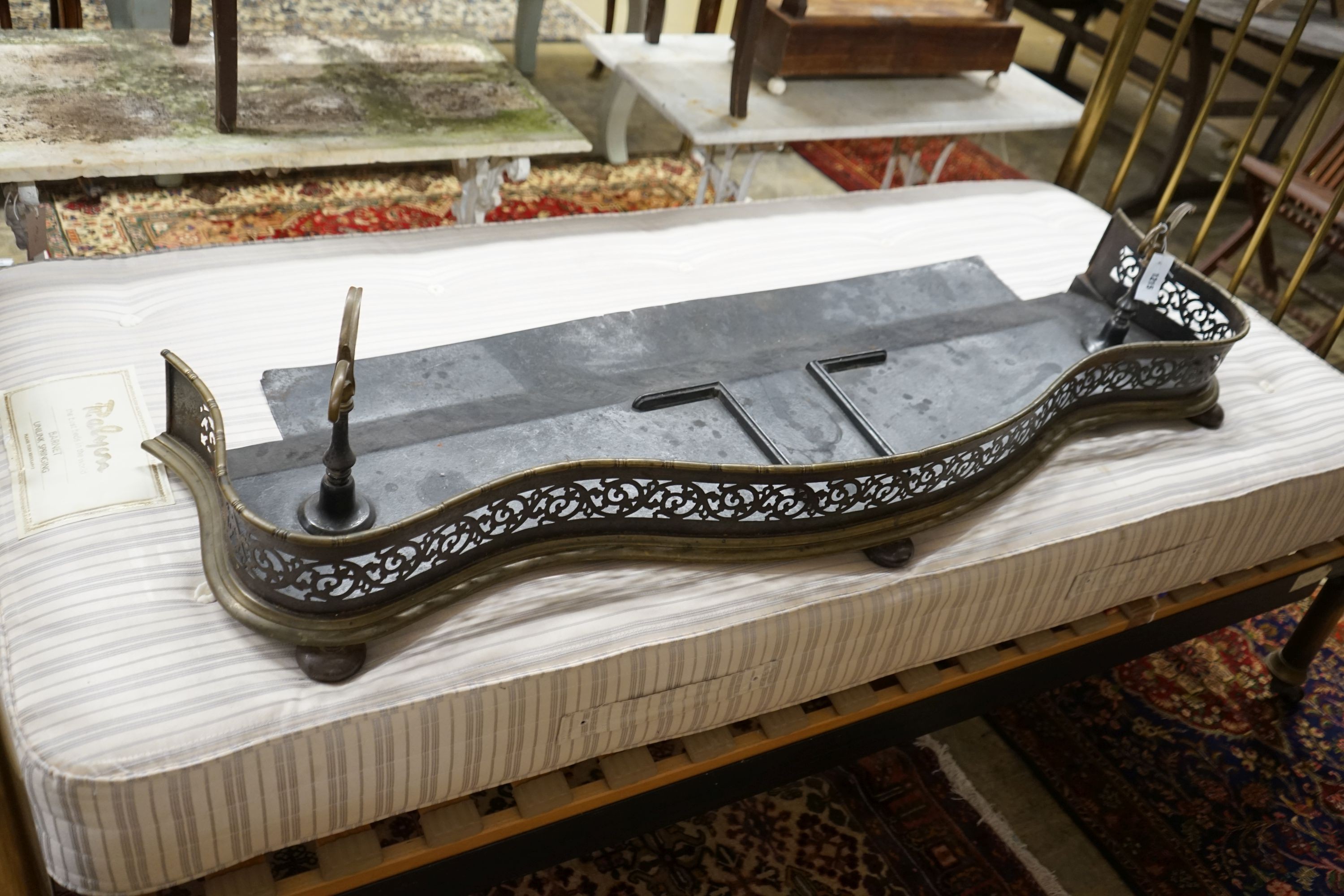 A Victorian brass and steel serpentine fender, length 142cm, depth 50cm